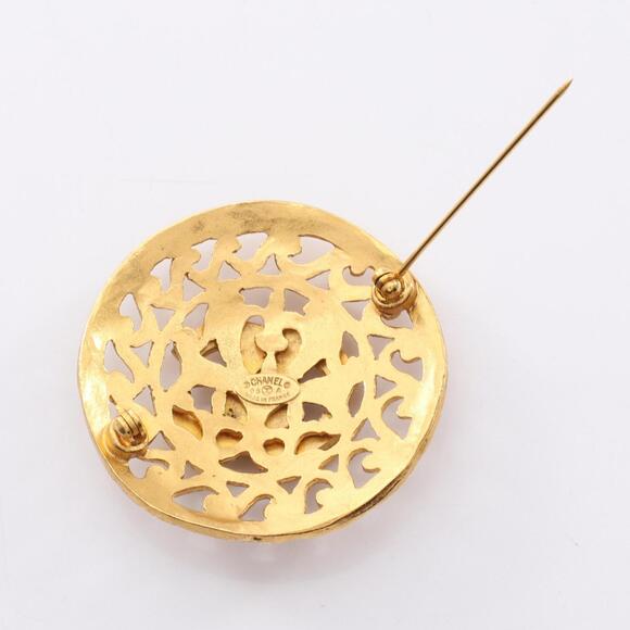 CHANEL Gold Logo Brooch main image 2